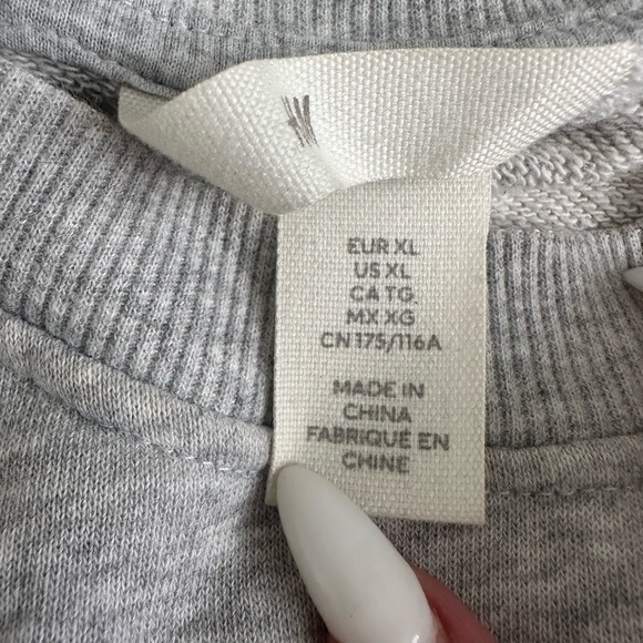 Grey Graphic H&M sweatshirt - Picture 2 of 2